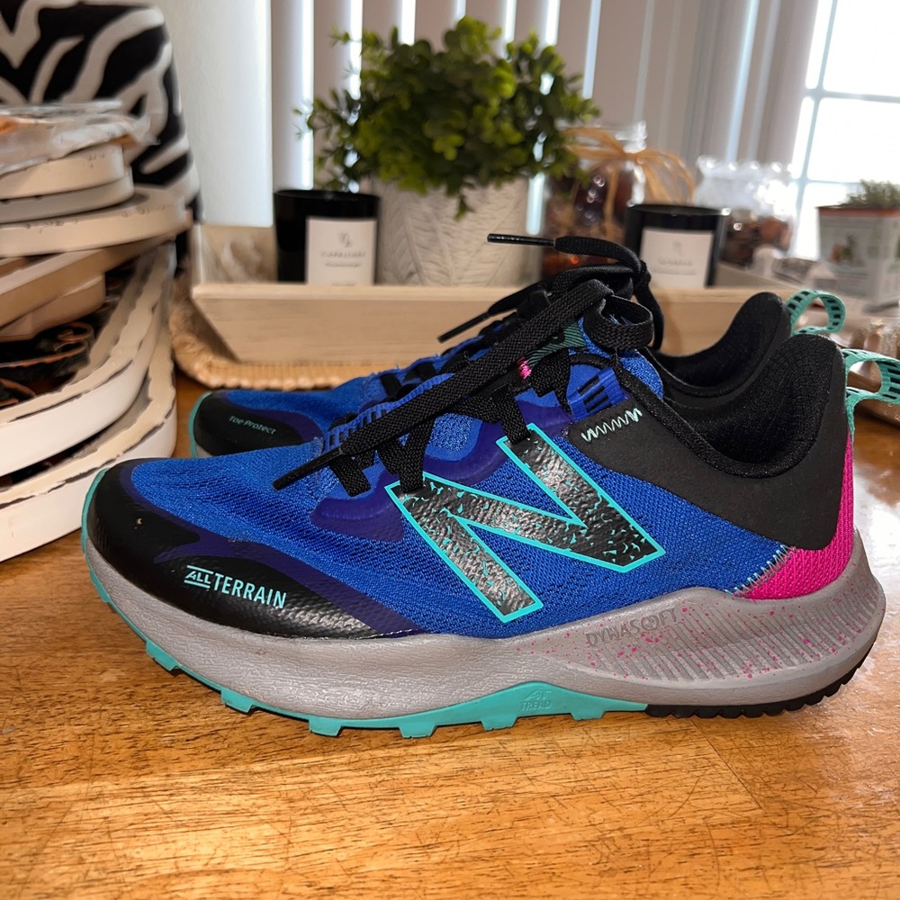 New Balance All Terrain Women’s Size 7 Sneakers
